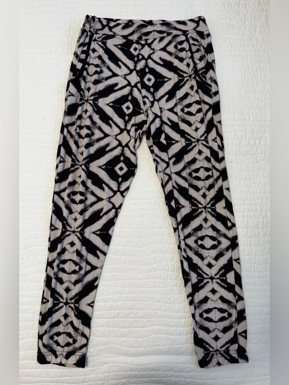 Katsumi women’s Black & Cream Patterned Leggings